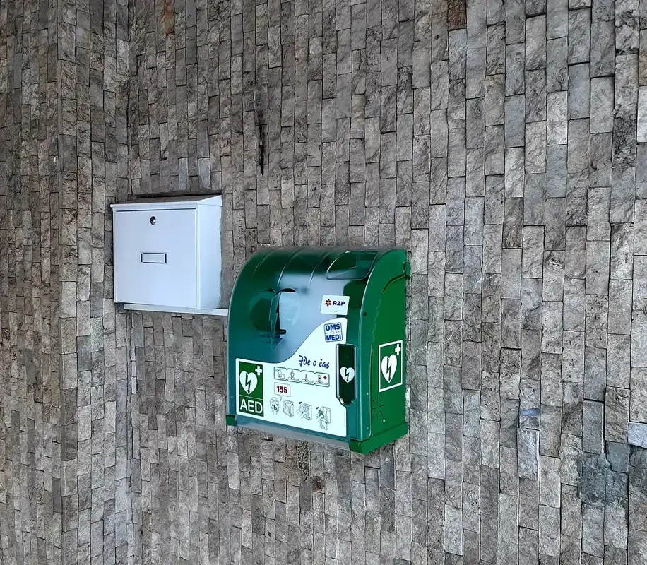 Defibrilátory povinnosťou